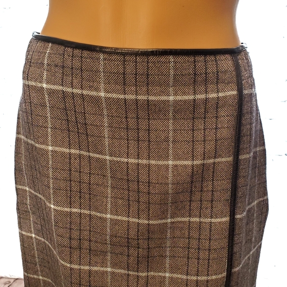 Banana Republic grey wool pencil skirt - Picture 3 of 6